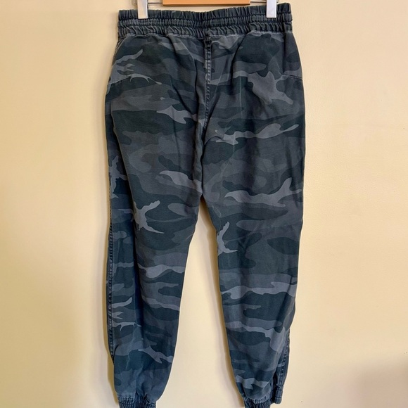 TNA| Aritzia| ‘Alix’ Grey Camouflage Twill Drawstring Pockets Joggers Sz S - Picture 3 of 6